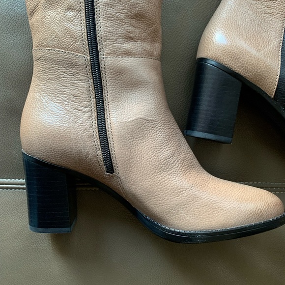 🆕 Naturalizer Frances Boots in Taupe/Black - Picture 15 of 15